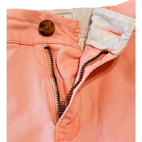 OLD NAVY MID-RISE, CUFFED SHORTS, WOMENS, 8 REG., PEACH, BUTTON & ZIP CLOSURE - Picture 3 of 12